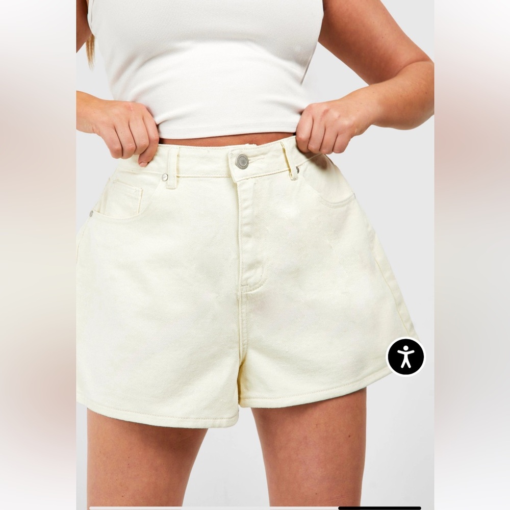Boohoo ecru denim mom short